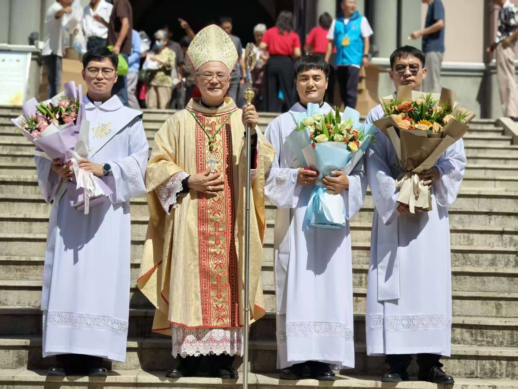 宁波教区祝圣若望·郭诺博、路加·阎柯、若瑟·刘兆铭三位修士为执事